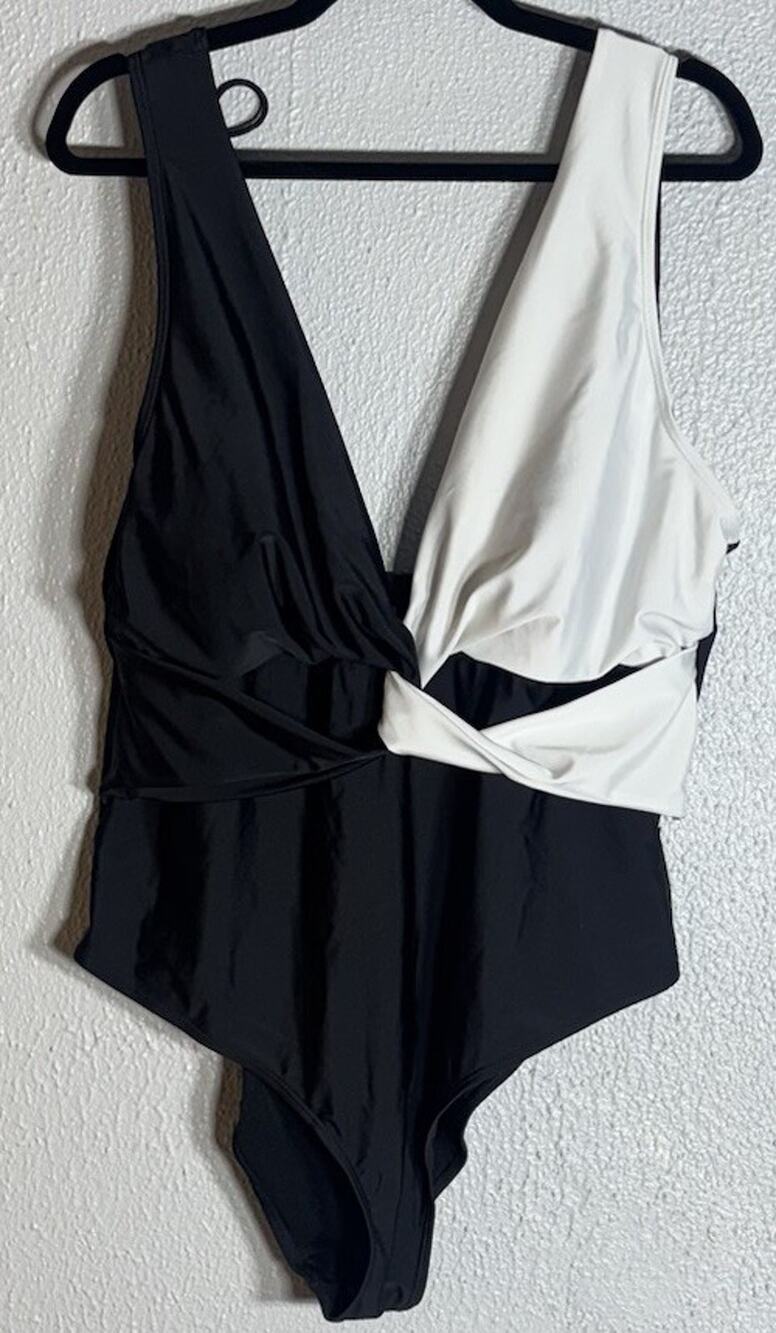 Women’s Black White Colorblock One-Piece Swimsuit V-Neck Twist Wide Strap